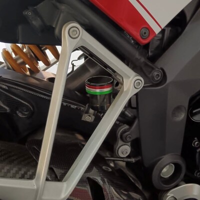 FotoRear brake fluid cap tricolore